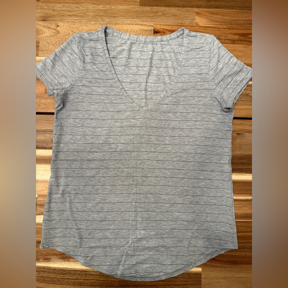 Lululemon Love V-Neck T-Shirt, Gray, Striped, Size 6